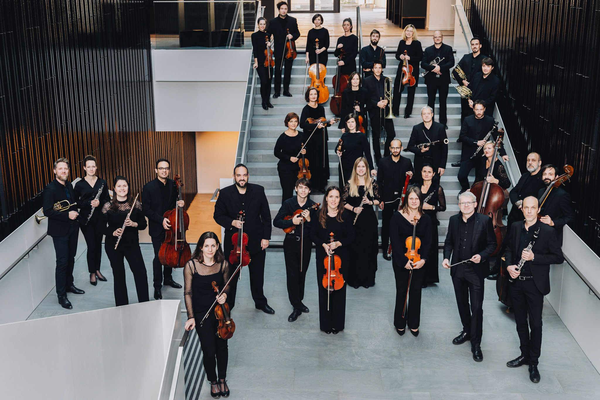 Ein Gruppenfoto des Tiroler Kammerorchesters Innstrumenti